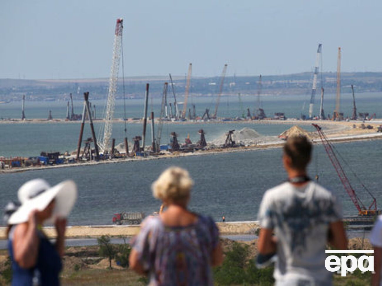 Судна, які прямують у порти РФ в Азовському морі, проходять Керченську протоку майже без затримок