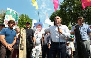 Илья Кива: На прошлой акции мы принесли сюда гроб, в котором лежал манекен. Если так все продолжится, мы скоро сами будем лежать в гробах