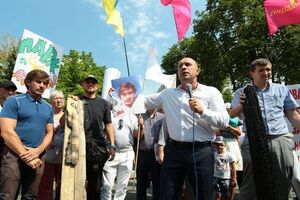 Илья Кива: На прошлой акции мы принесли сюда гроб, в котором лежал манекен. Если так все продолжится, мы скоро сами будем лежать в гробах