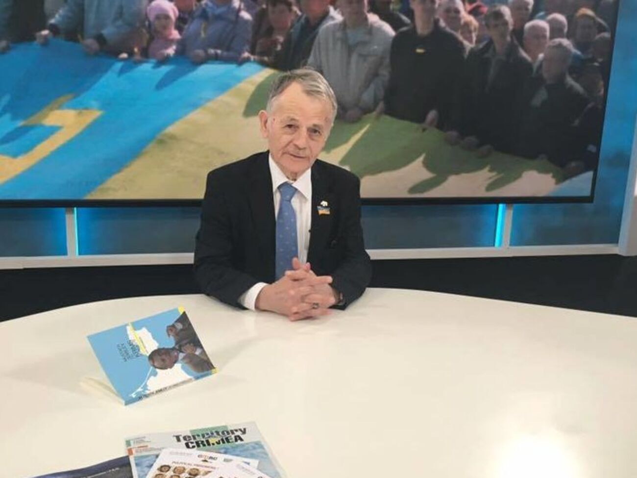 По мнению Джемилева, общаться по поводу украинских политзаключенных в РФ придется с Путиным