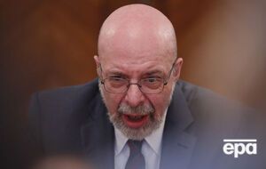 Фельштинський: Саймс, якщо судити з наявних про нього відомостей і з його дій, – впроваджений в американську політичну еліту кремлівський агент