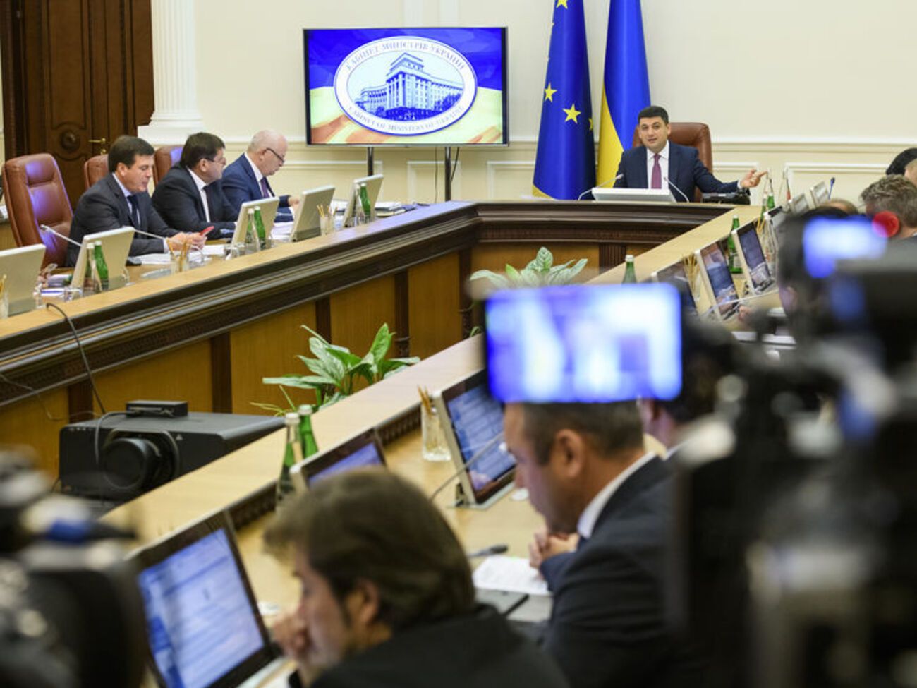 Гройсман заявив про необхідність позбутися фінансової залежності