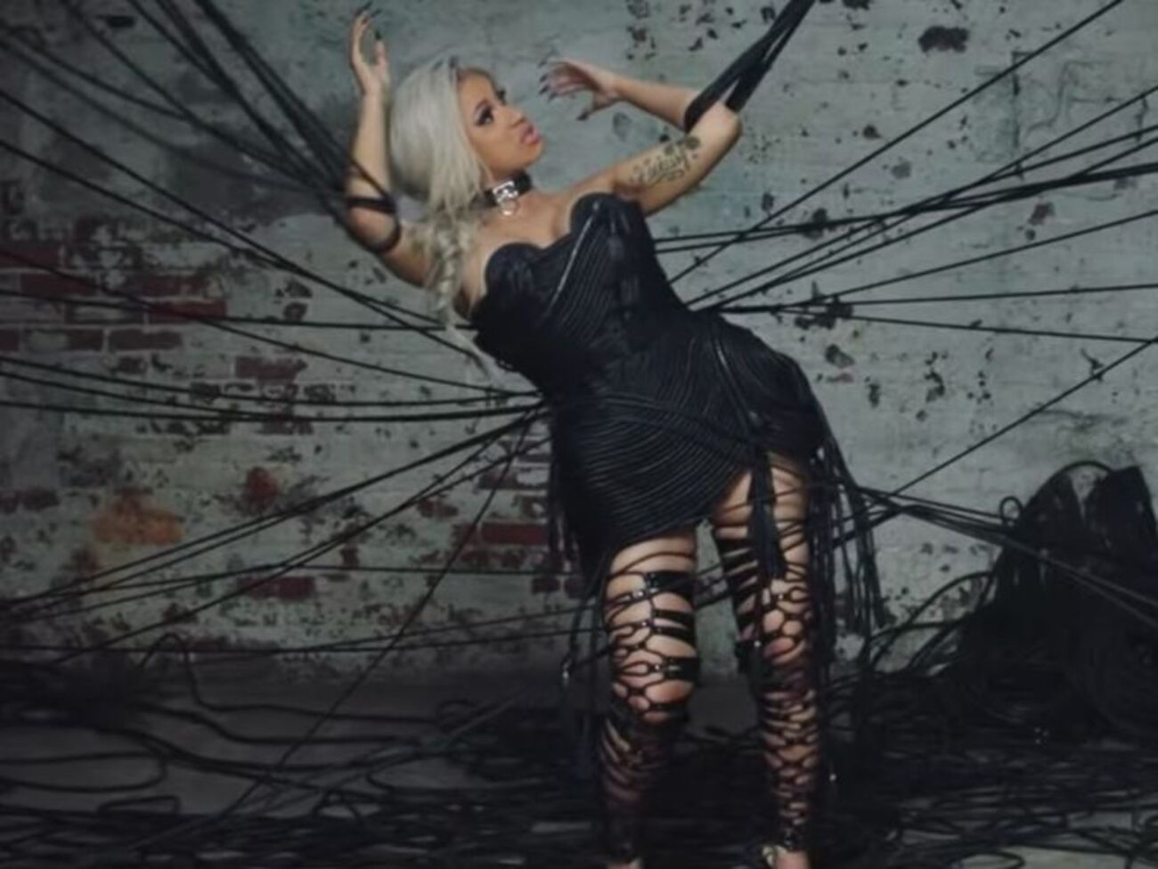 Cardi B презентовала ролик
