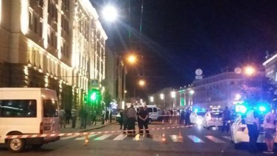 В ночь на 20 августа в Харькове возле центрального входа в городской совет произошла перестрелка