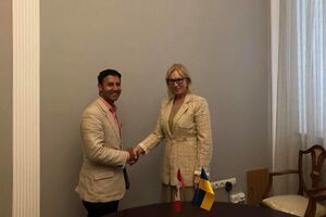 22 августа Денисова встретилась с парламентским секретарем Канады