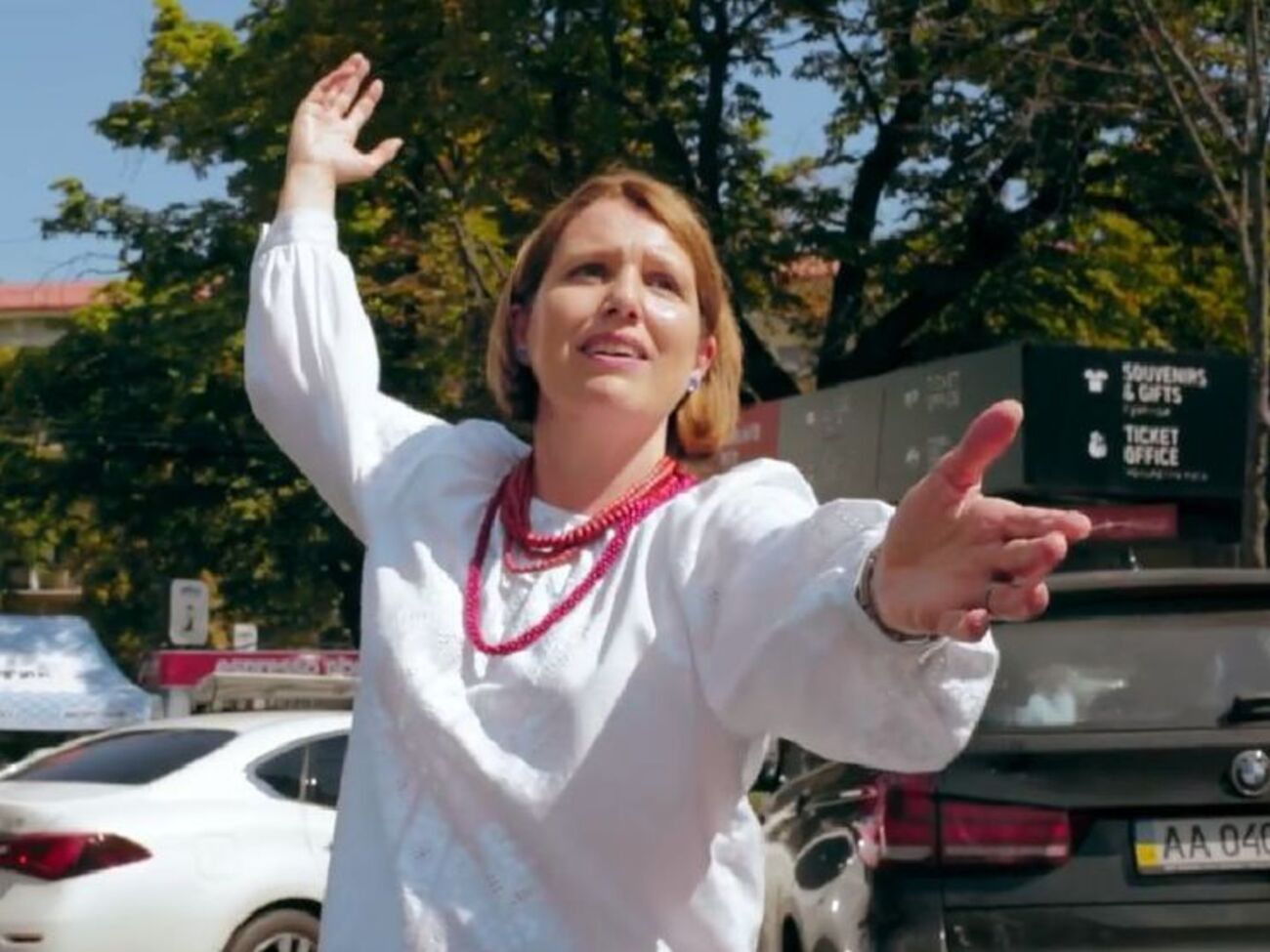 Посол Гоф приєдналася до вітальних танців