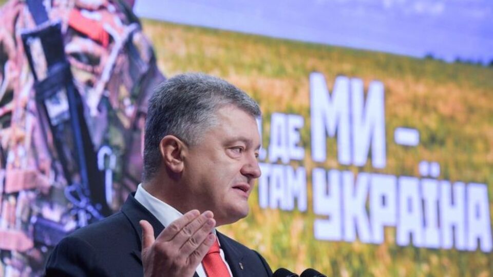 Порошенко: Четверо українських героїв віддали життя для захисту української землі, сімох було поранено