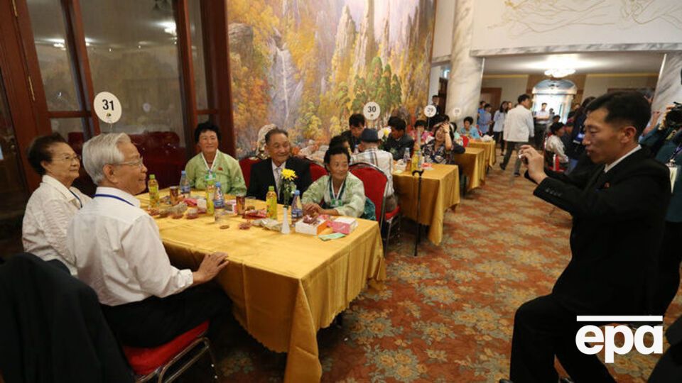 В КНДР прошла встреча разлученных Корейской войной родственников. Фоторепортаж