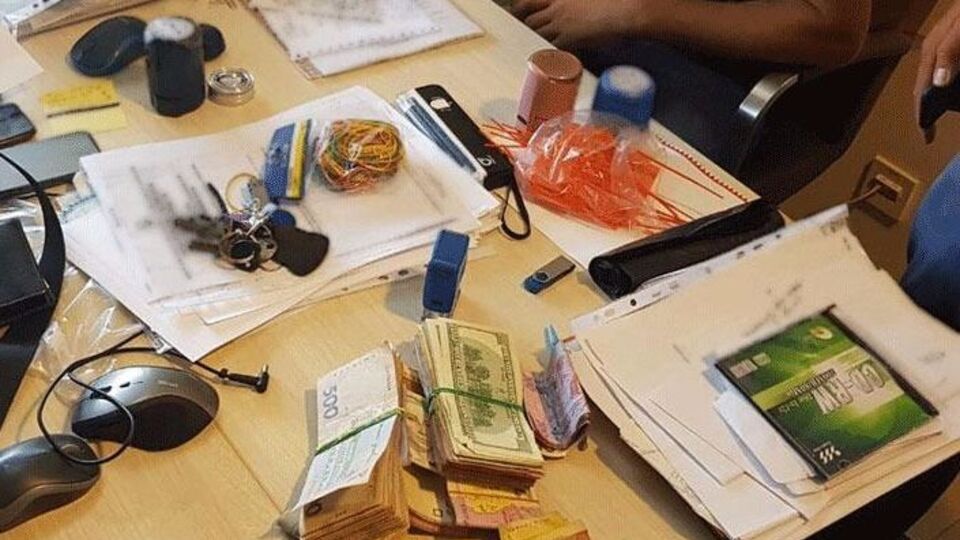 В ходе обысков правоохранители изъяли более 1 млн грн в эквиваленте национальной валюты