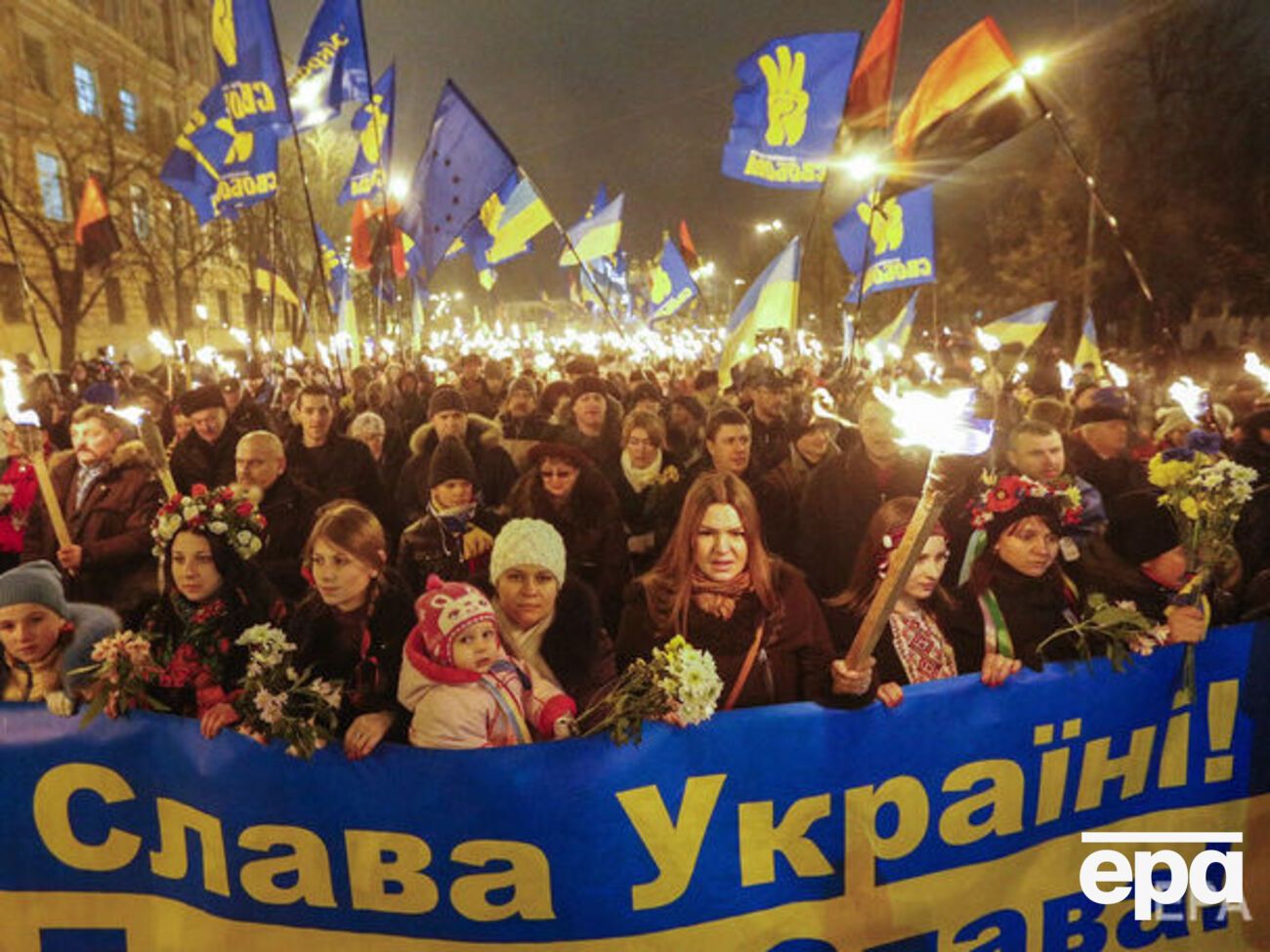 Приветствие "Слава Украине!" используют на параде