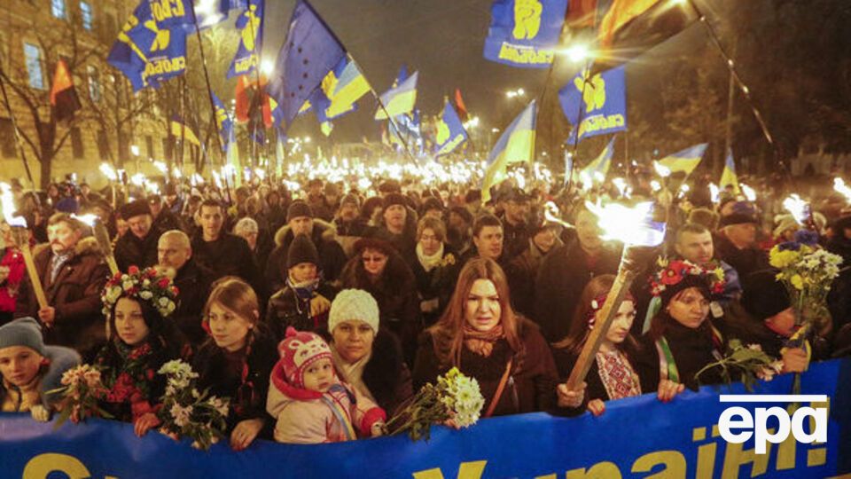 Приветствие "Слава Украине!" используют на параде