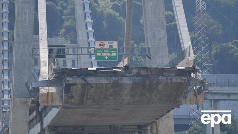 Обрушение моста привело к гибели 43 человек