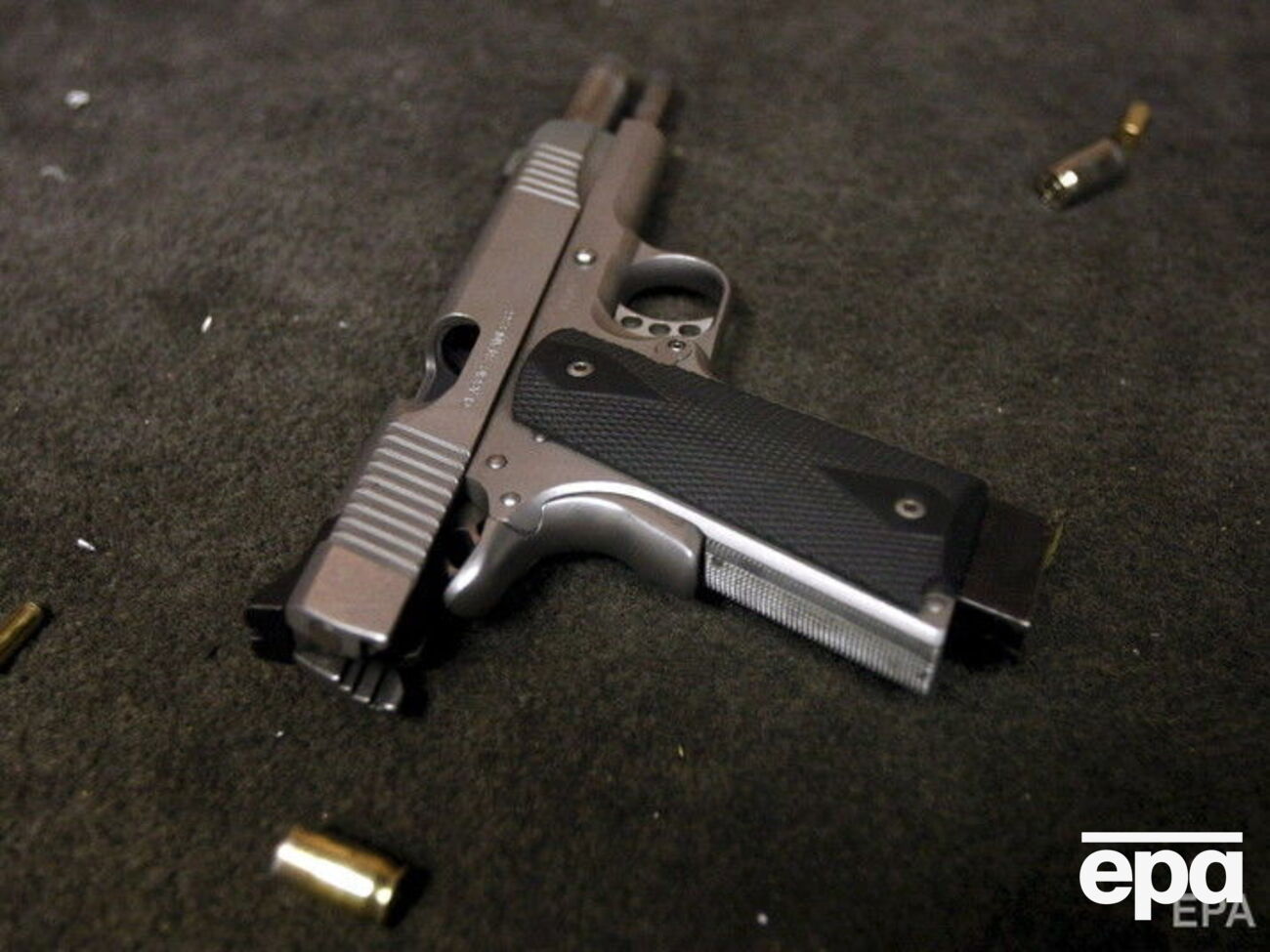 Мужчина беспричинно открыл стрельбу в сторону сотрудников полиции