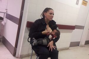 Женщина покормила грудью чужого ребенка