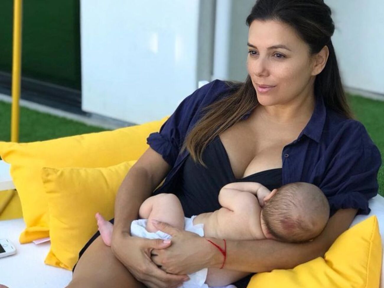 Лонгорія: Подивіться, хто мій помічник режисера!