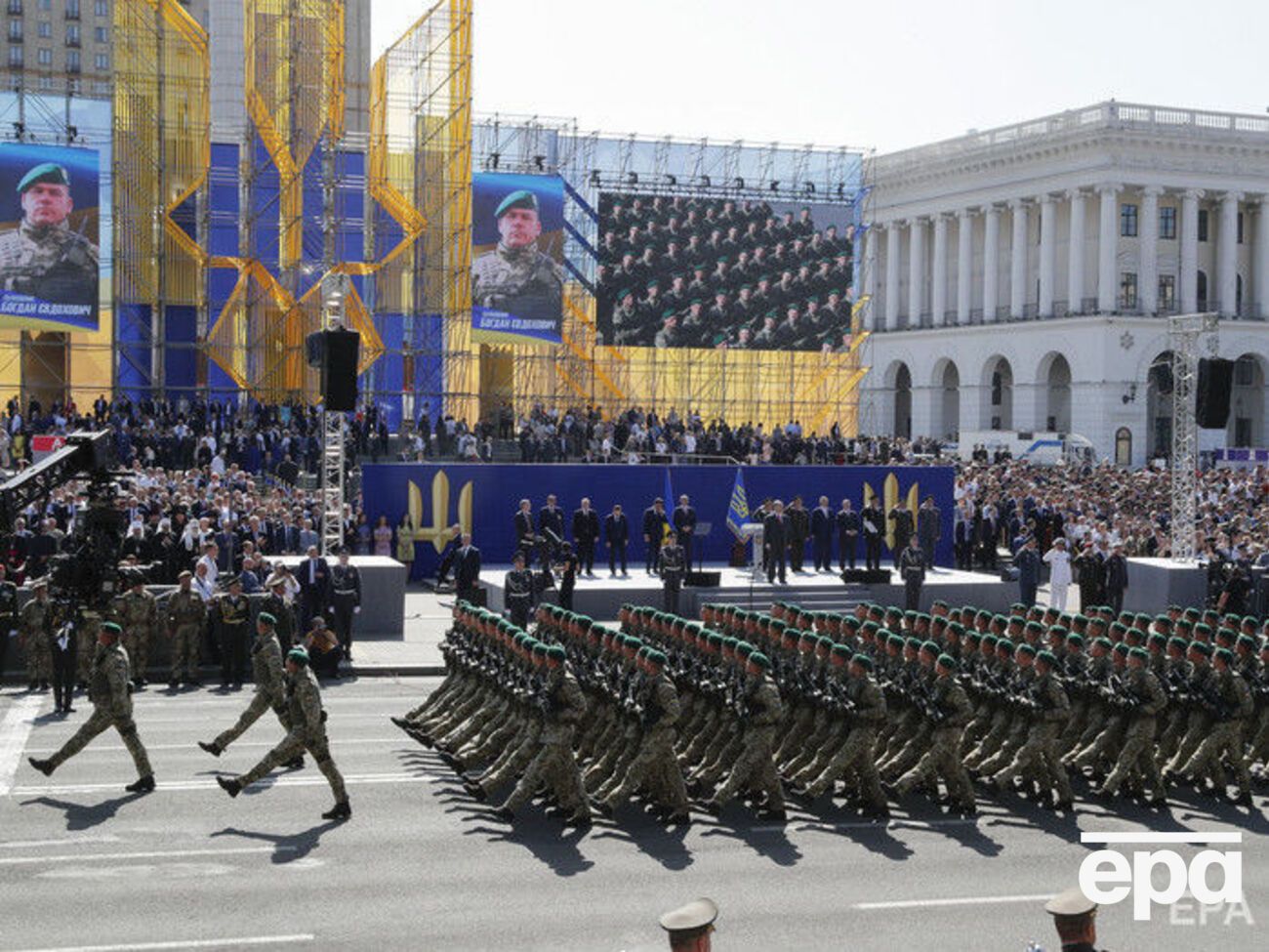 В Киеве прошел военный парад. Фоторепортаж