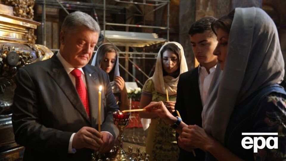 Порошенко заявил, что Украина должна уйти от зависимости от российской церкви