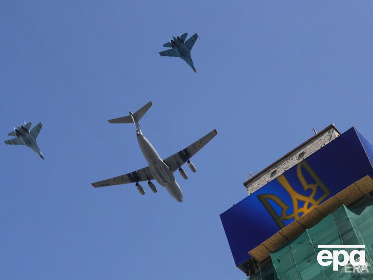 В Киеве прошел военный парад