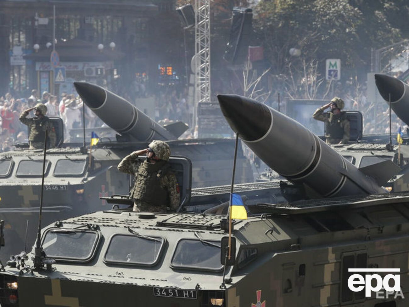 В параде задействовали 250 единиц военной техники