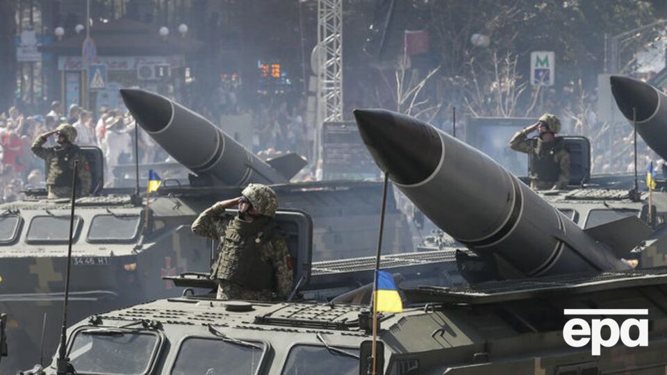 В параде задействовали 250 единиц военной техники