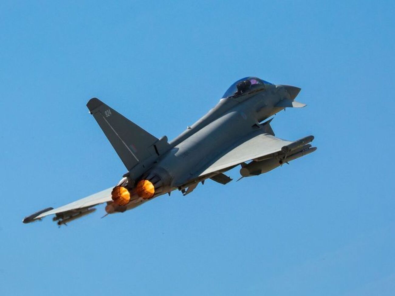 Typhoon знову піднімалися для перехоплення російського військового літака над Чорним морем