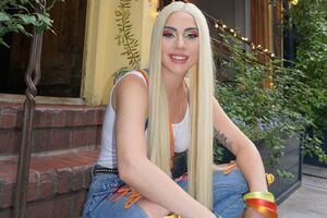 Леди Гага позировала для психоделического фотосета