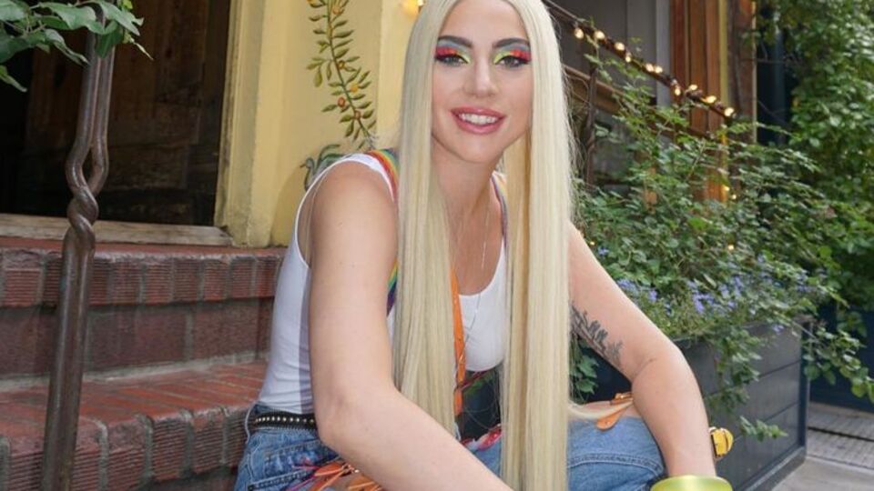 Леді Гага позувала для психоделічного фотосету