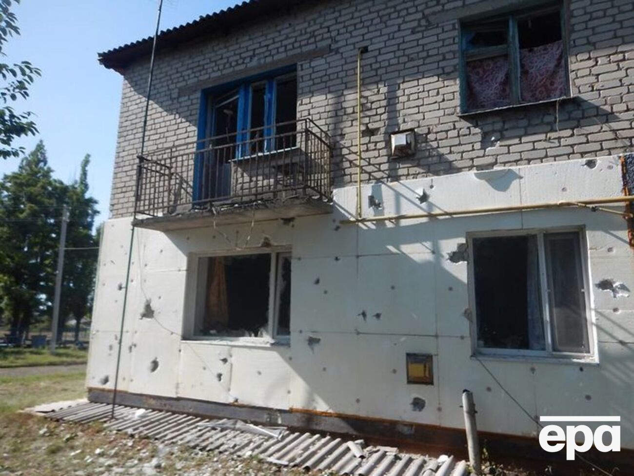 Штаб операции Объединенных сил показал последствия обстрела оккупантами Врубовки. Фоторепортаж