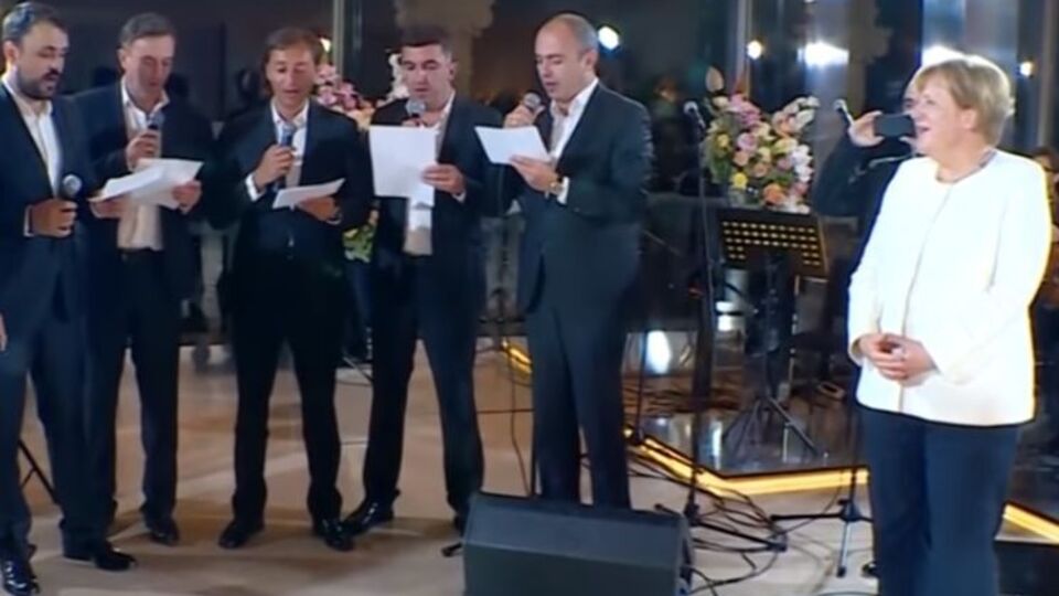 Меркель заспівала із грузинським хором