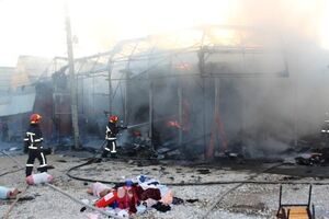 Правоохранители устанавливают причину пожара и сумму материального ущерба