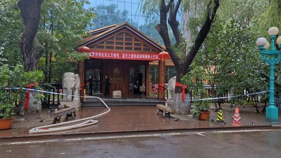 Спасатели эвакуировали около 100 человек