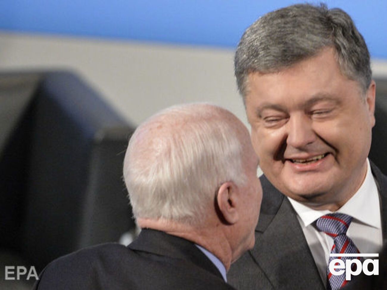 Порошенко: Сенатор был вместе с Украиной на Майдане и поддерживал дух украинских военных на Донбассе