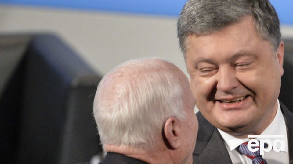 Порошенко: Сенатор був разом із Україною на Майдані і підтримував дух українських військових на Донбасі
