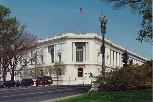 Это здание парламента названо в честь Ричарда Бреварда Рассела – младшего