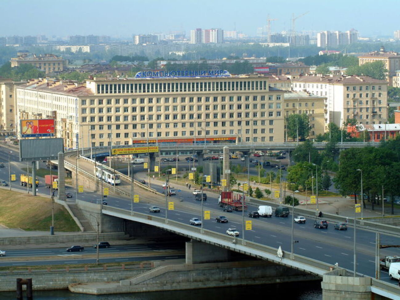 С момента открытия Володарского моста после ремонта до ДТП прошло чуть больше суток