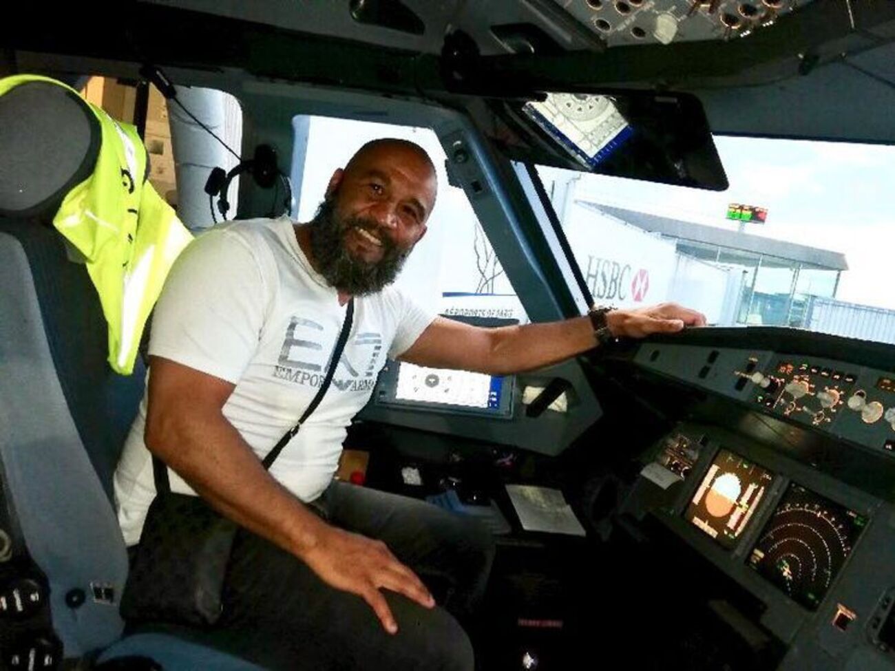 Сахібеддін одягнув на бешкетника наручники