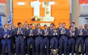 Футболисты донецкого "Шахтера" поздравили дончан