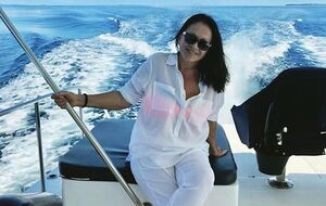 Ротару находится в сознании, ей оказывают всю необходимую помощь, пишет Ufa1