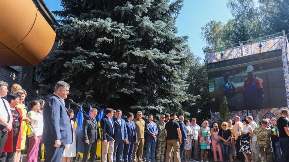 Порошенко підкреслив, що на заводі створюють нові робочі місця