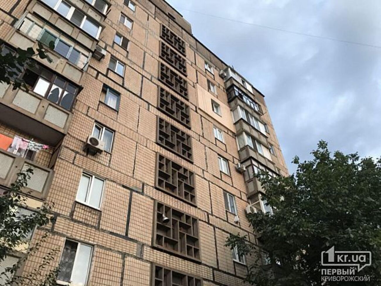 Спасателям нужно было подняться на седьмой этаж