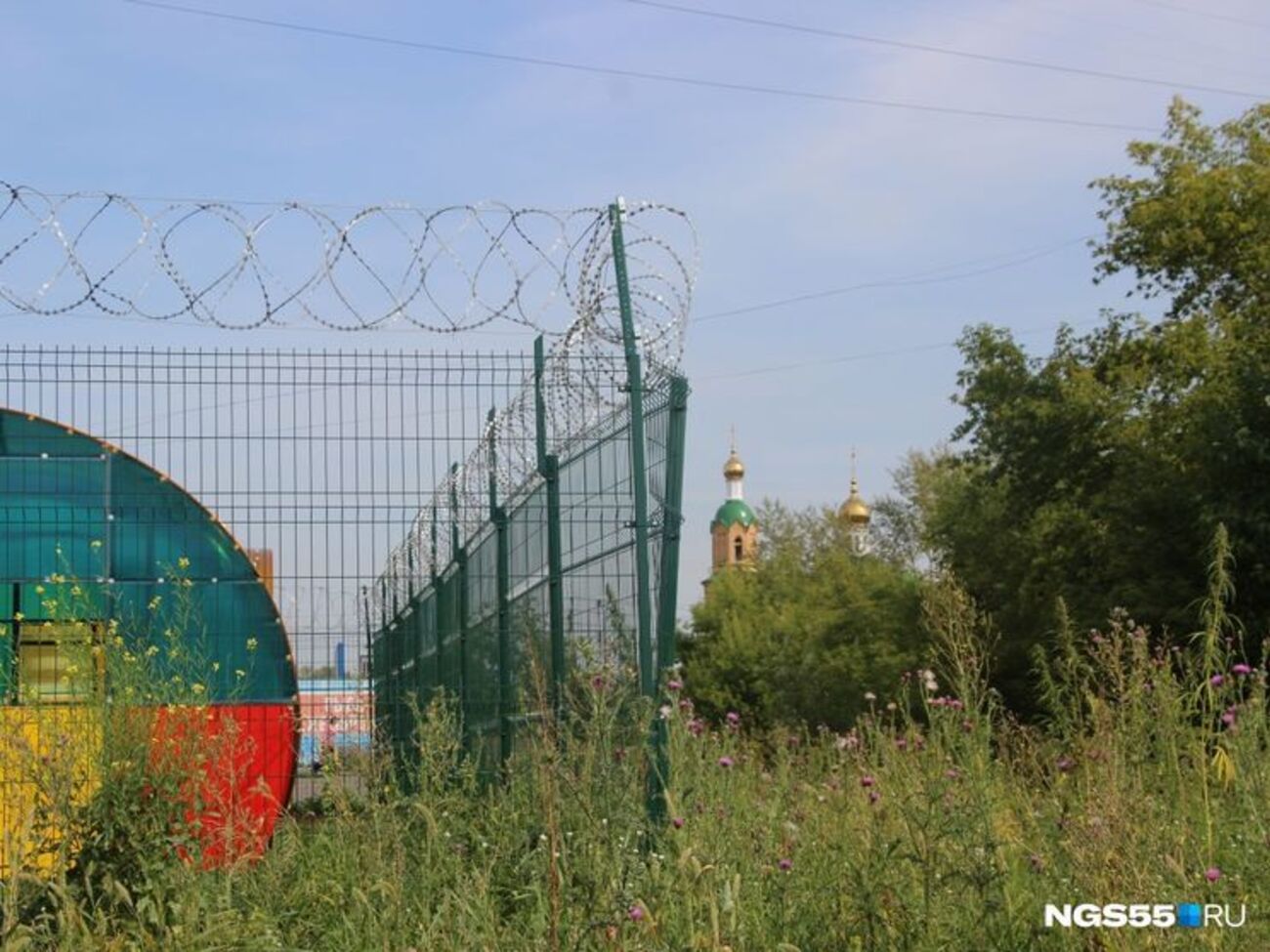 Директор дитячого садка заявила, що діти з розташованої поруч із майданчиком п'ятиповерхівки "не раз займалися вандалізмом"