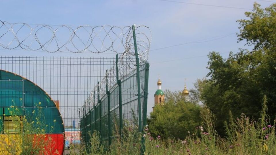 Директор дитячого садка заявила, що діти з розташованої поруч із майданчиком п'ятиповерхівки "не раз займалися вандалізмом"