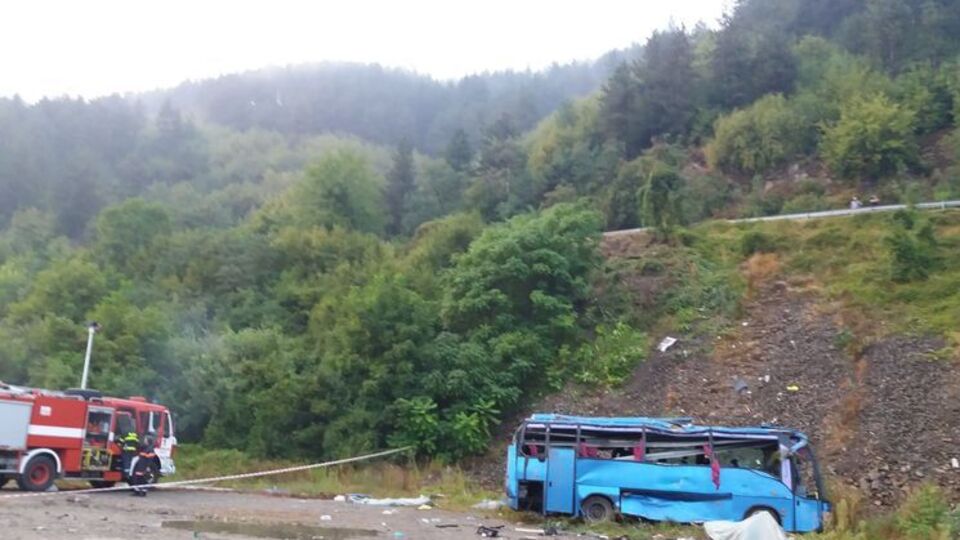 Всего в автобусе в момент аварии находились 33 пассажира и водитель