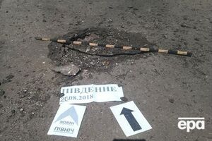 На улице Островского образовалась воронка