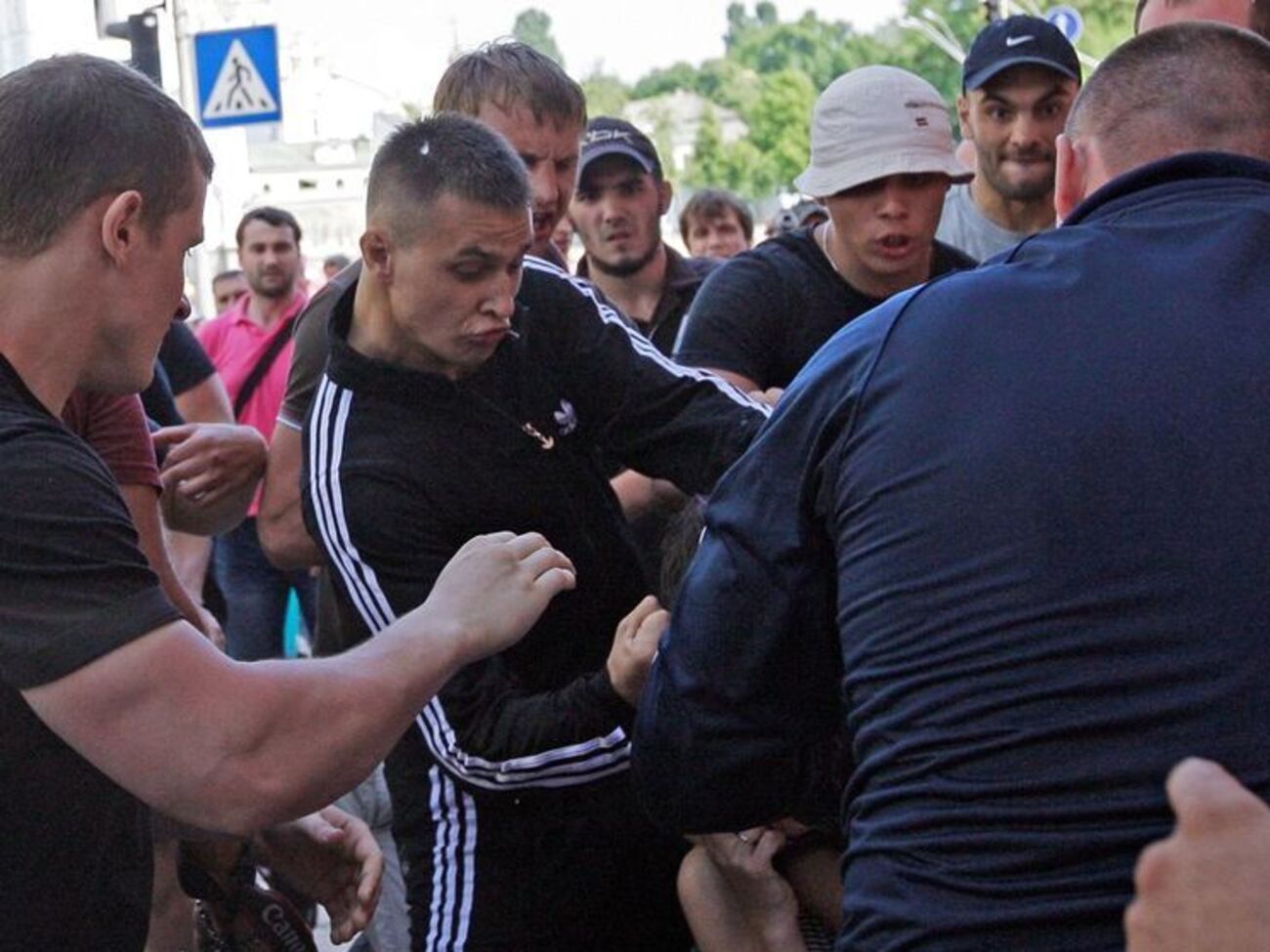 Титушко (в центре) стал известен в 2013 году