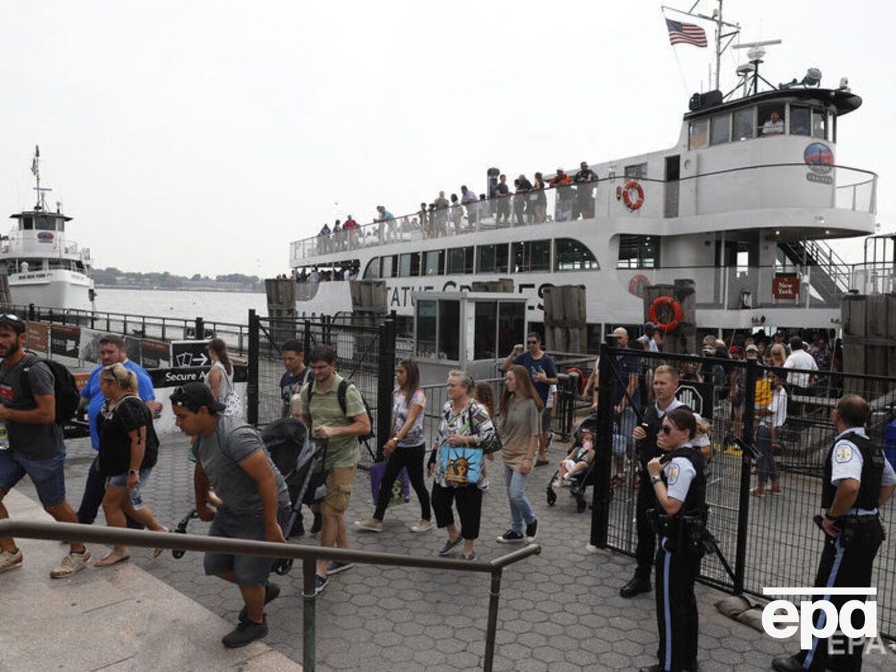 С острова эвакуировали посетителей