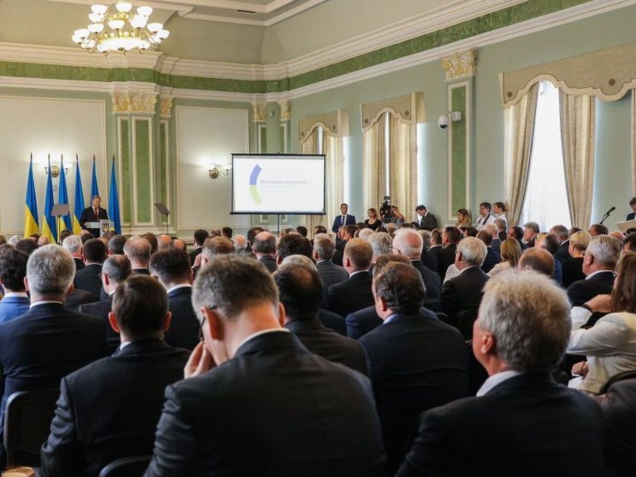 Порошенко &ndash; дипломатам: За міжнародну підтримку і солідарність потрібно боротися у кожній країні