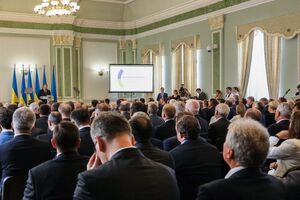 Порошенко – дипломатам: За международную поддержку и солидарность нужно бороться в каждой стране