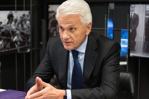 Литвин: Те, кто сдал Крым, – сегодня герои, их награждают, а те, кто сделал свое дело, защищал страну, никому не нужны
