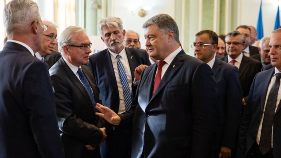 Порошенко: Очікую від МЗС чіткої позиції щодо наших інтересів в акваторії Азовського моря